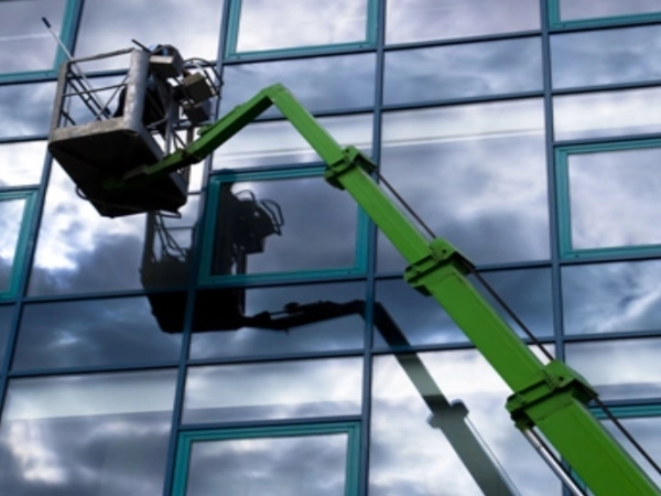 Façade vitrée en intervention